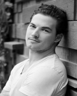 嘉科莫·吉安尼欧缇 Giacomo Gianniotti