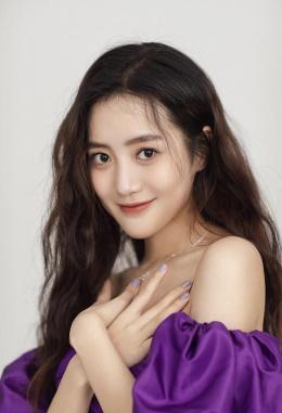 王梓薇 Ziwei Wang